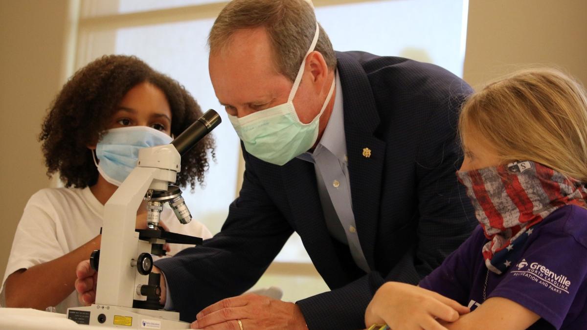 Congressman Murphy examining a microscope with some students from eastern North Carolina.